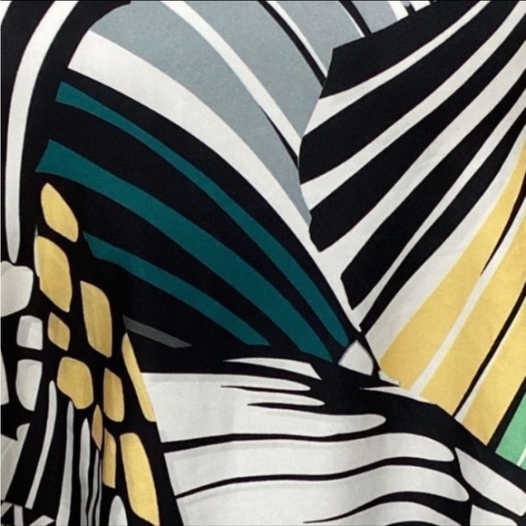 BECCA Handkerchief Printed Reversible Over-the-Shoulder Bikini Top - Picture 3 of 13